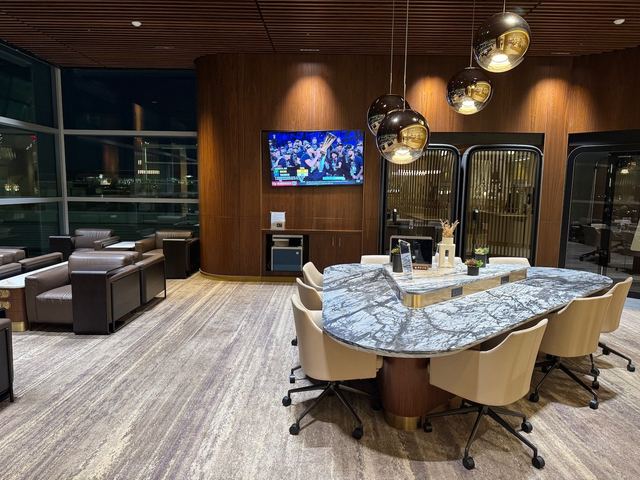 jfk airport business communal table